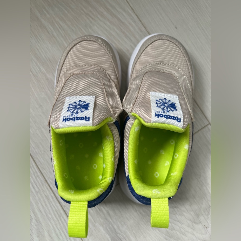 Reebok toddler shoes unisex never worn